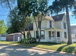 825 E Center St, Freeport, IL 61032