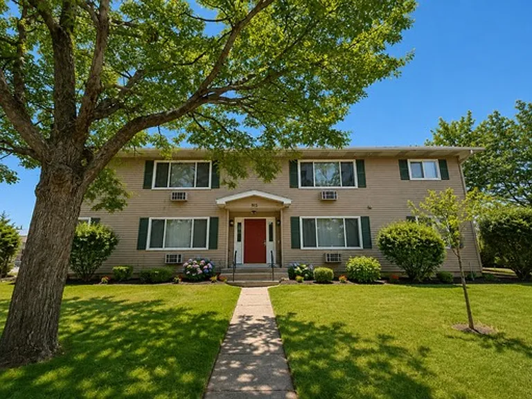 915 Genrich St — Photo 1