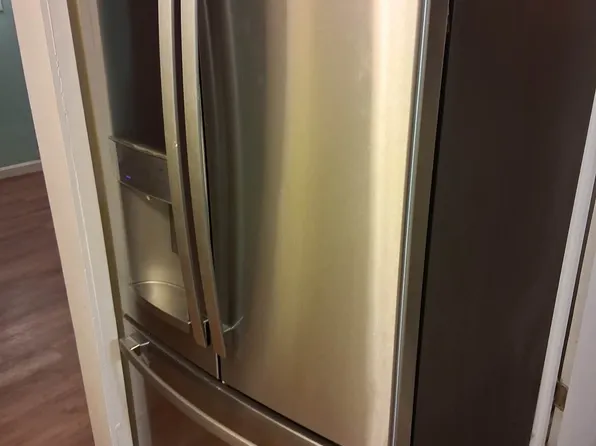 4 Nash St, Bangor, ME 04401