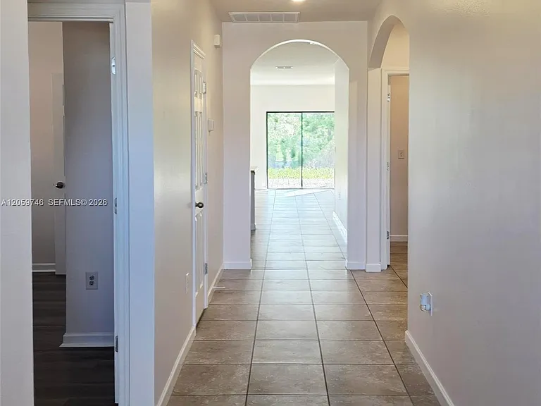 808 Old Country Rd SE — Photo 3