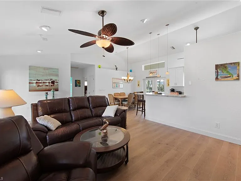 170 SW 52nd St — Photo 10