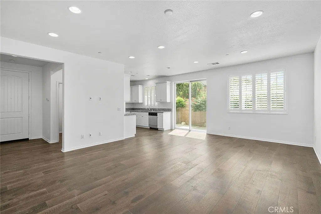 3 bed, 1781 sqft, $3,400 — Photo 2