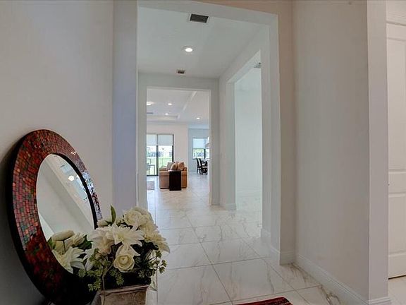 3rd image of 5663 Saint Armands Way