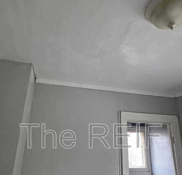 1023 Barrie Ave — Photo 7