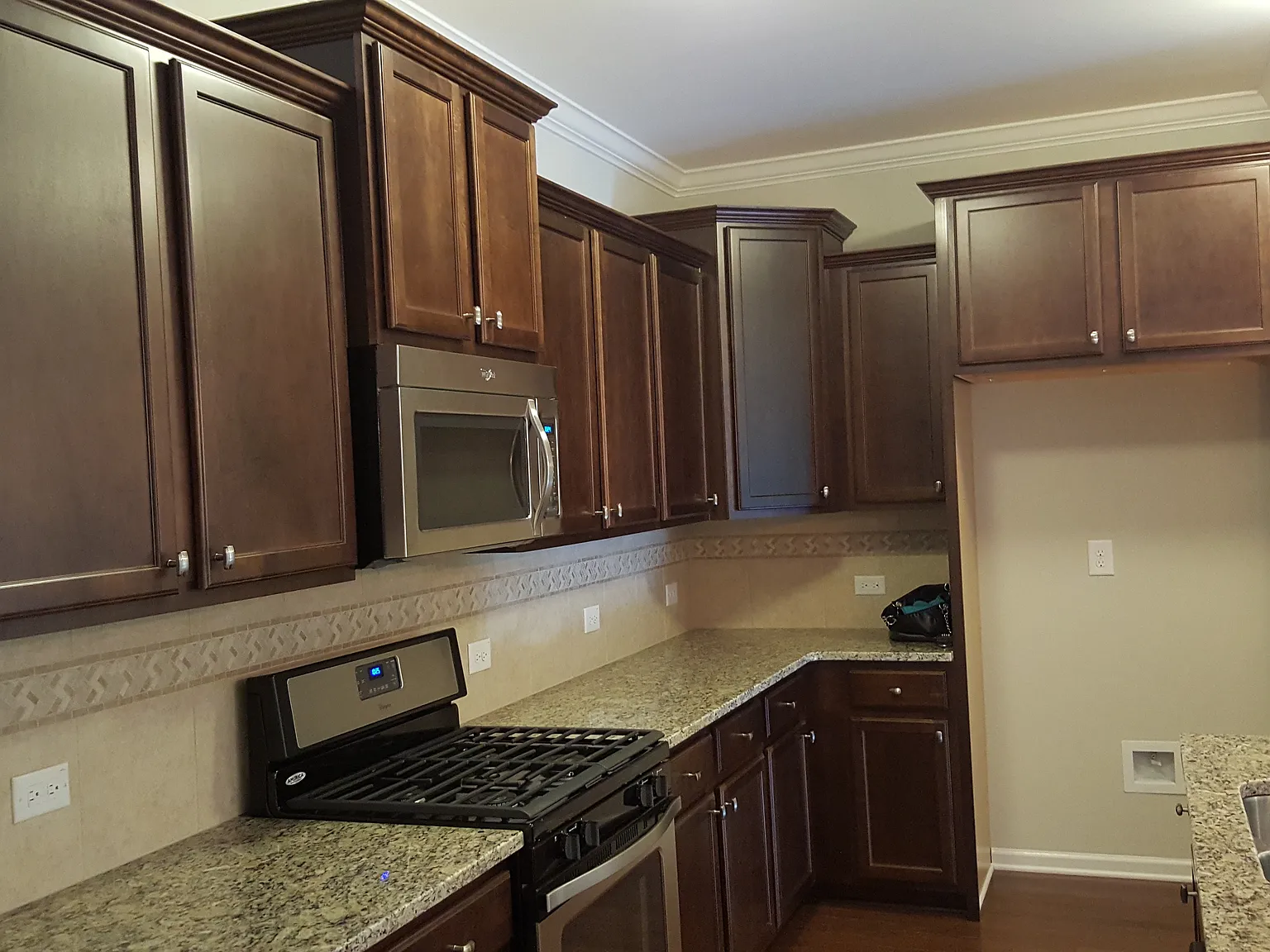 3 bed, 2.5 bath, 2268 sqft, $2,200 — Photo 3
