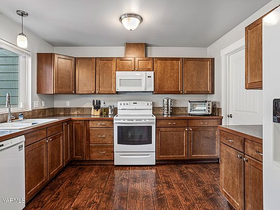 4th image of 1700 W 1st Ave