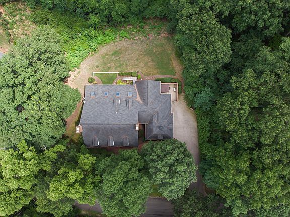 4th image of 216 Skyline Dr