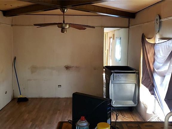 2nd image of 126 18th Wahneta St W