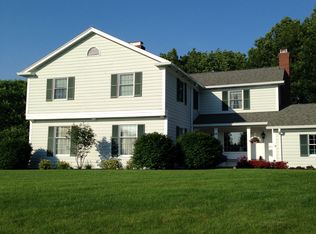 14 Wood Hill Rd, Pittsford, NY 14534