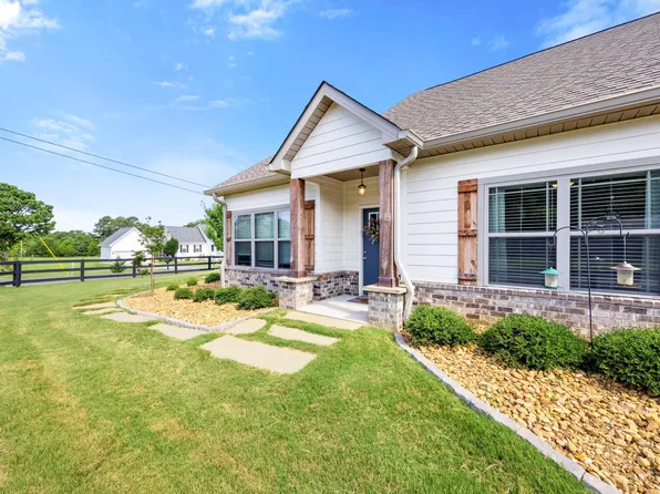 8 Maddox Ln, Chatsworth, GA 30705