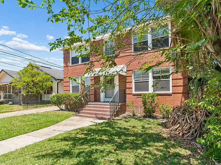 1037 Riviera St — Photo 13