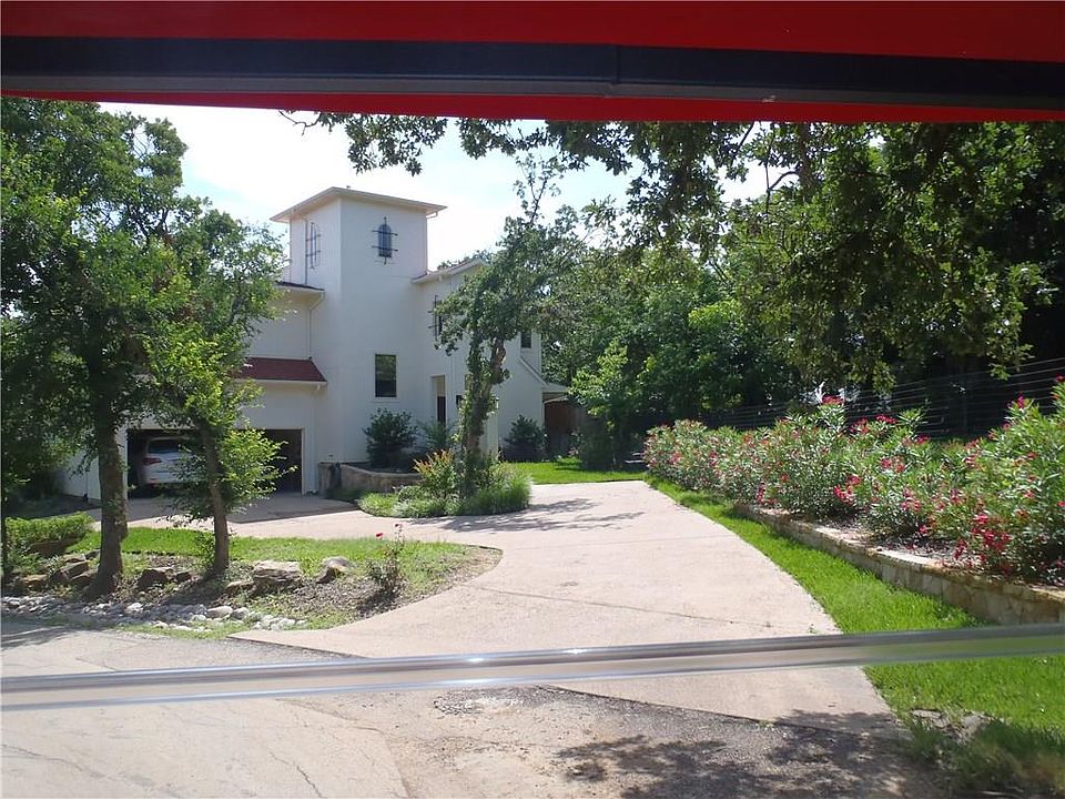 1st image of 2441 Lakeshore Dr