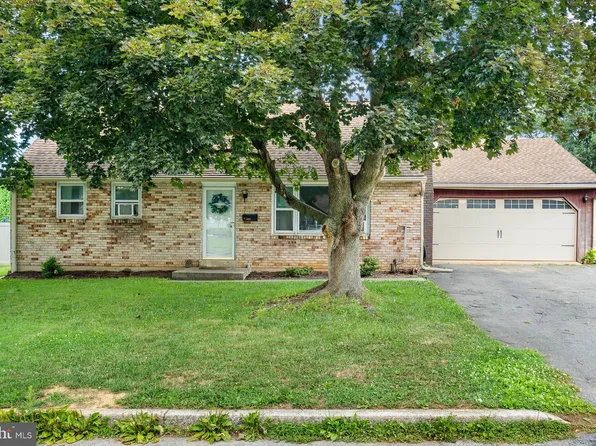 1331 E Walnut St, Annville, PA 17003