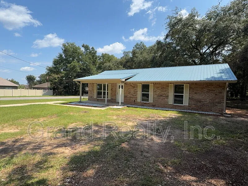 3 bed, 2.0 bath, 1196 sqft, $1,750 — Photo 2