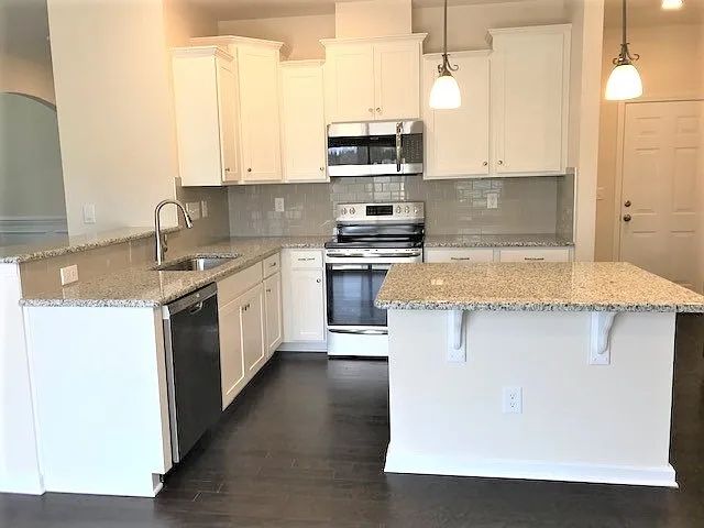 246 Kennerly Ave — Photo 2
