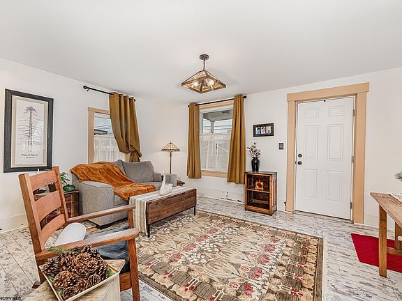 3rd image of 472 Herman Ave