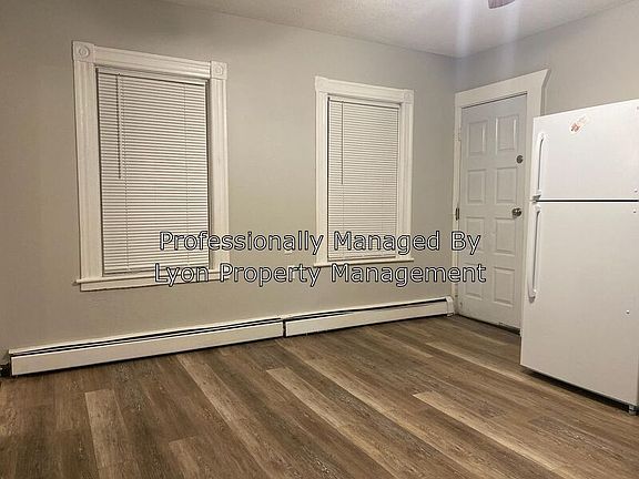 2nd image of 844 Lonsdale Ave Unit 2