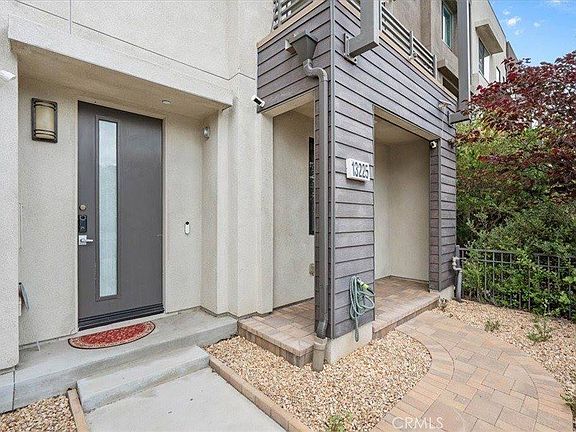 3rd image of 13225 Victory Blvd