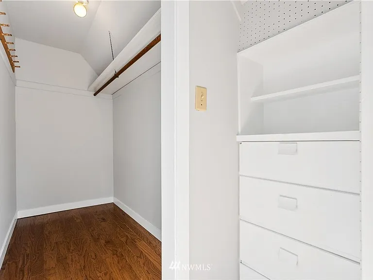 2428 Boyer Ave E — Photo 16