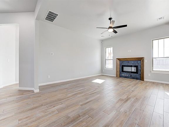 5th image of 3121 Langley Dr