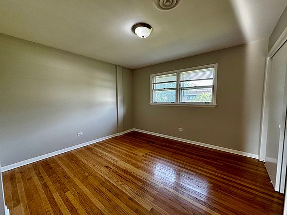 5th image of 16921 Greenwood Ave