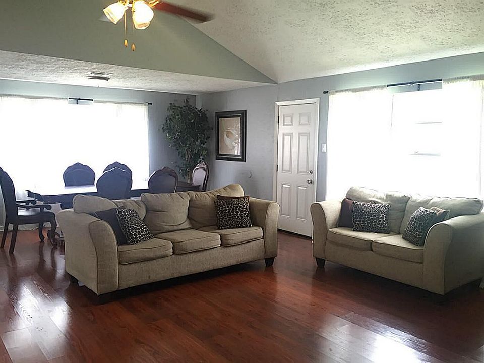 1st image of 919 Manorglen Dr