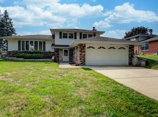 1309 Sleepy Hollow Ln, Darien, IL 60561