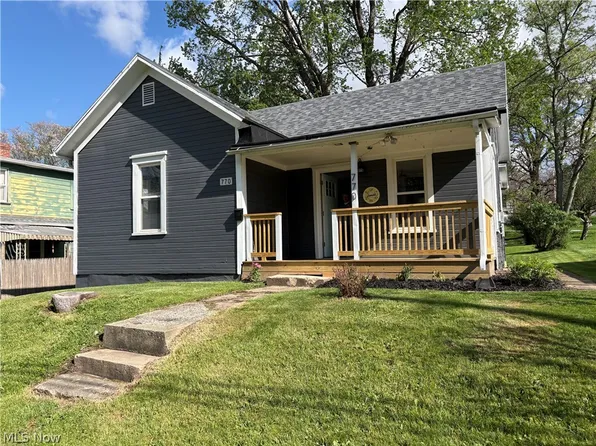 770 W Martin St, East Palestine, OH 44413