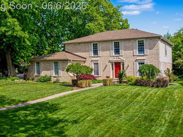 2190 Babcock Dr, Troy, MI 48084