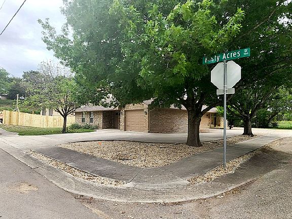 3rd image of 1004 Misty Acres Dr