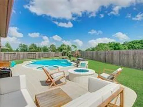 434 Bay Grove Ln, La Porte, TX 77571