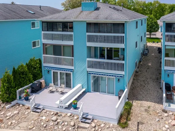 120 Lane 325 Lake James B-2, Angola, IN 46703