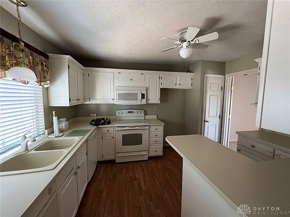 3rd image of 2 Cogswells Grant Dr