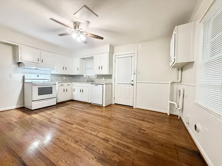 824 S Anderson St — Photo 6