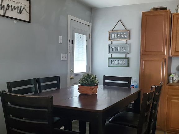 5th image of 6803 Goldfinch Cir