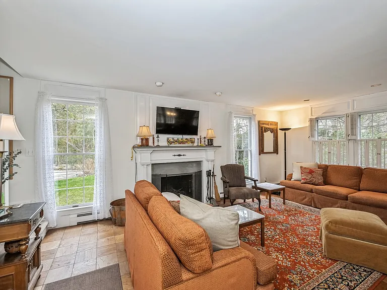37 Indian Rd — Photo 9