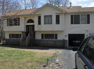 4232 Pine Ridge Dr, Bushkill, PA 18324