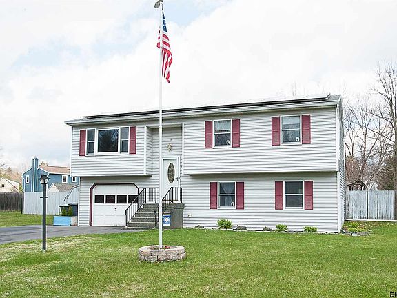 3rd image of 11 Chesterwood Ct