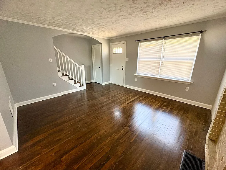 728 George St — Photo 2