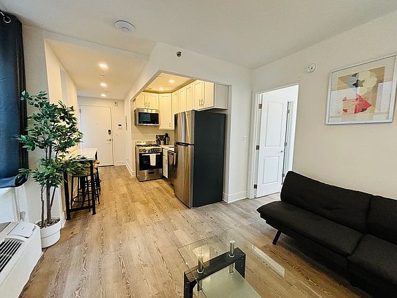 3rd image of 45 W 81st St #14I