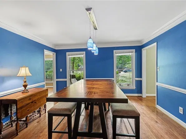 1801 Dantzler Dr, High Point, NC 27265