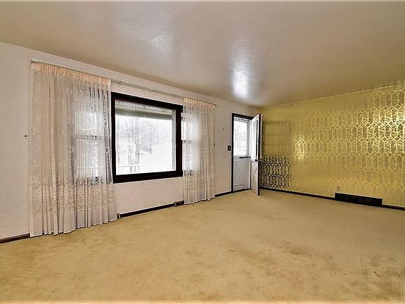 3rd image of 406 Apple Hill Dr