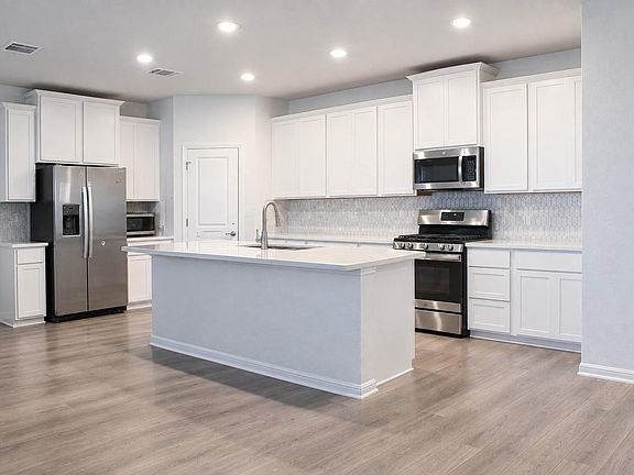 5th image of 136 Bromeliad Dr