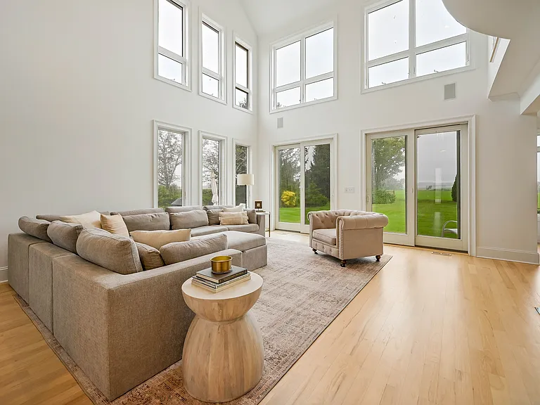 788 Reeves Ave — Photo 8