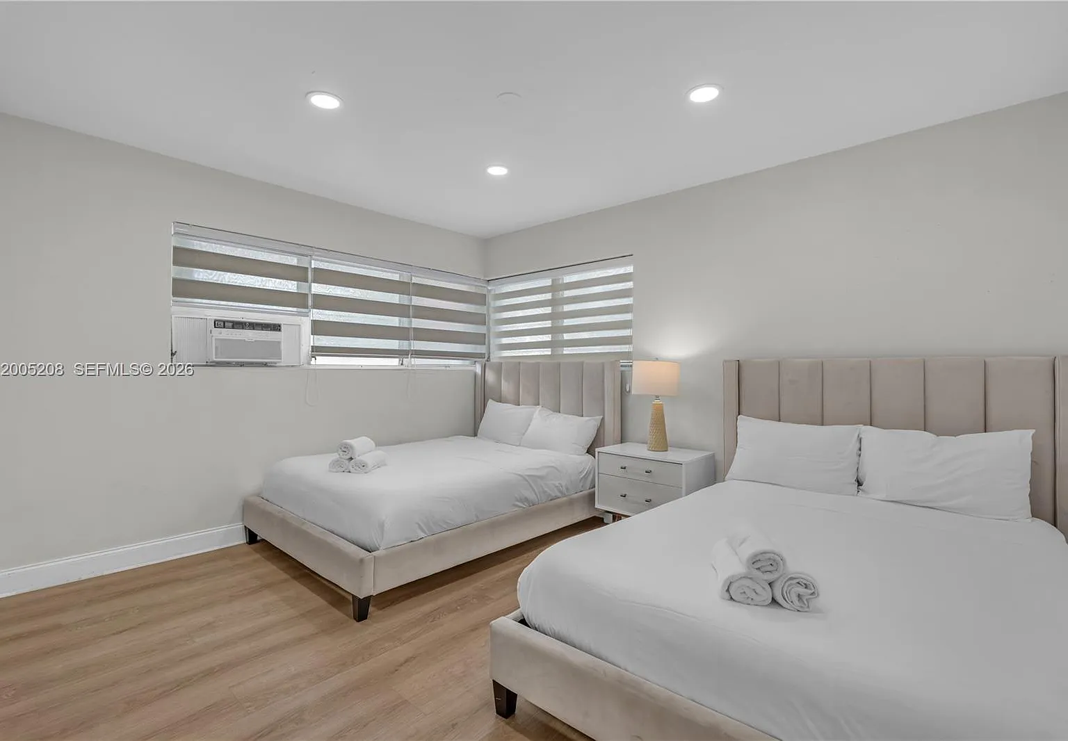 10006 E Bay Harbor Dr — Photo 2