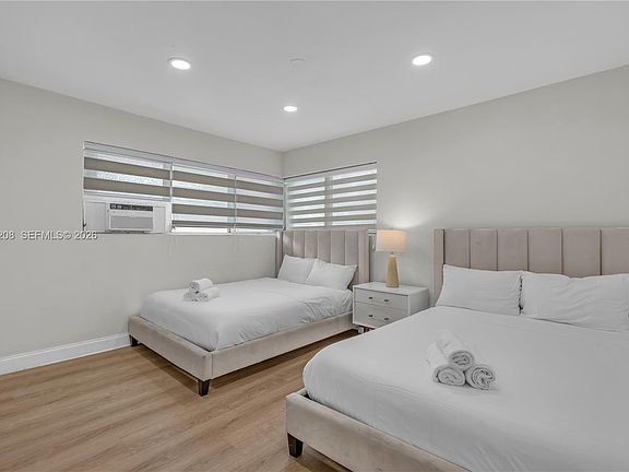 2nd image of 10006 E Bay Harbor Dr APT 11
