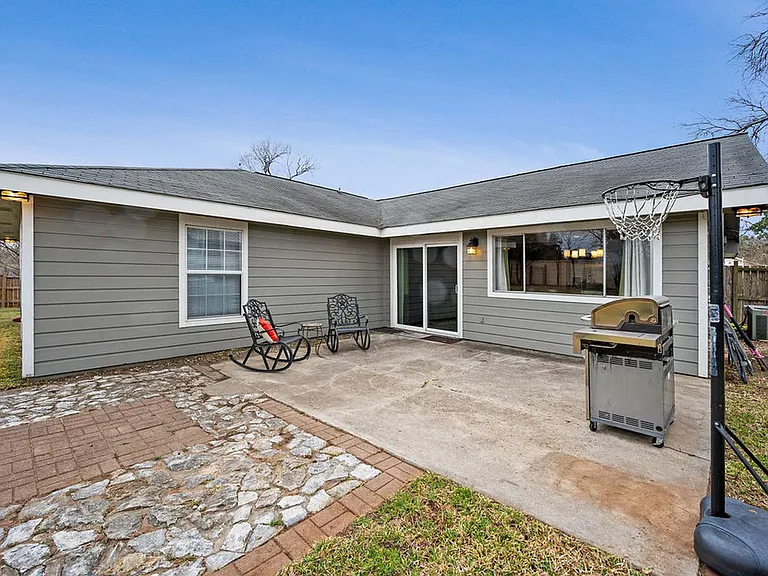 204 Monaco Dr — Photo 19