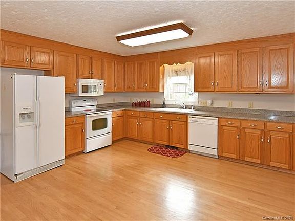 5th image of 114 Polly Dr