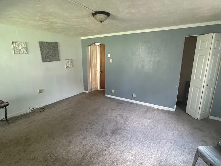 237 Collins Dr — Photo 9