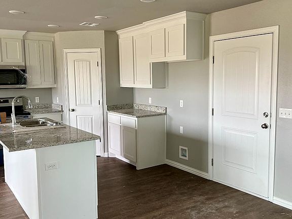 3rd image of 15877 Big Bluestem Xing